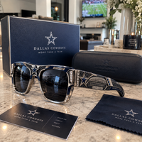 DAL 1960 - A Star-Marked Study in Navy, Gold and Quiet Exclusivity